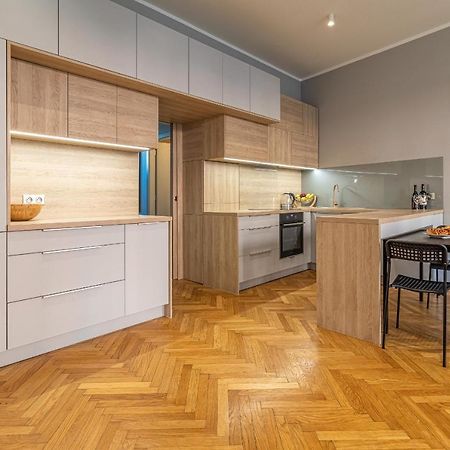 Апартаменты Stylish Luxury Flat In Old Town Братислава Экстерьер фото